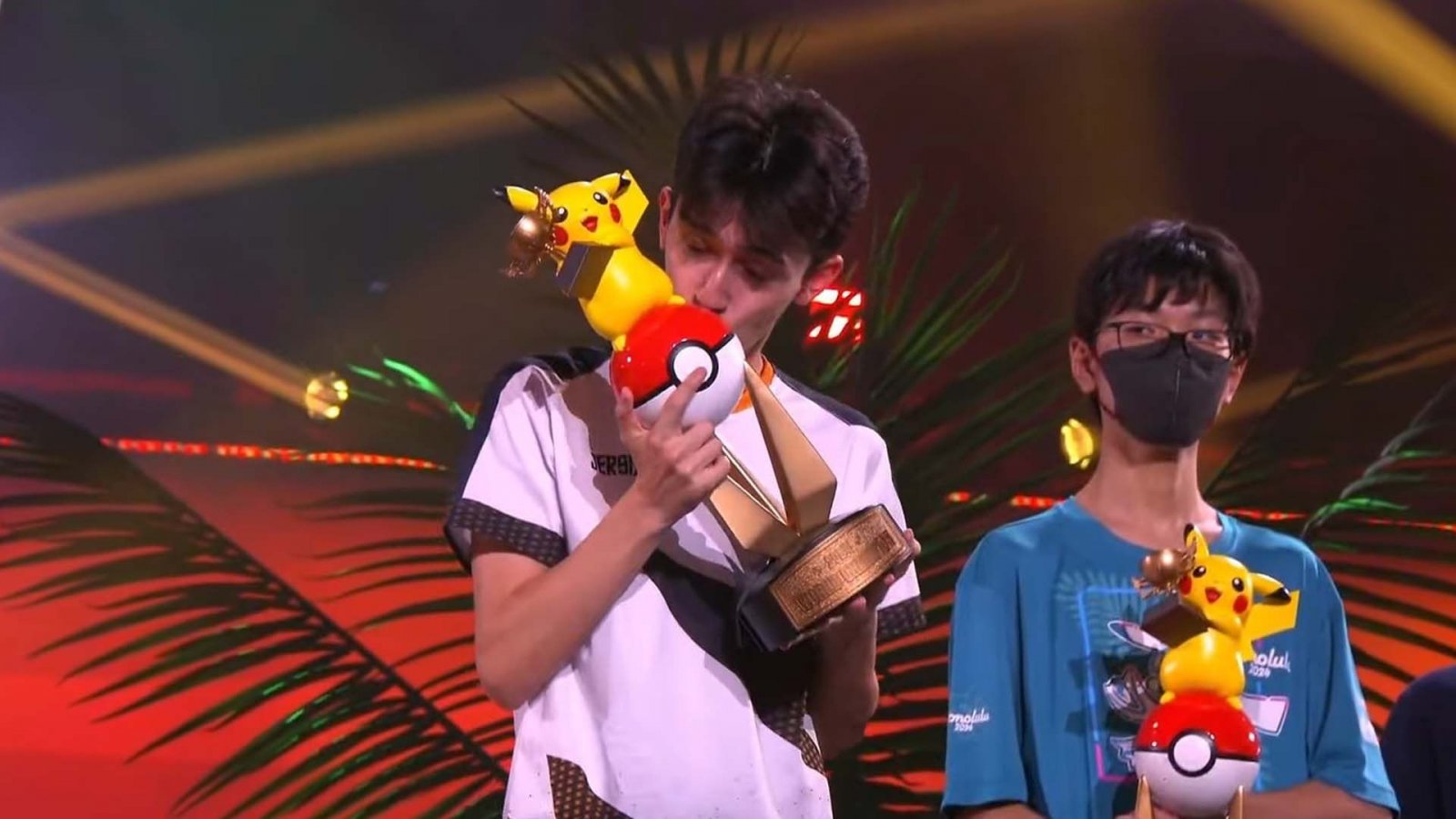 Luca Ceribelli festeggia la vittoria ai Campionati Mondiali Pokémon 2024