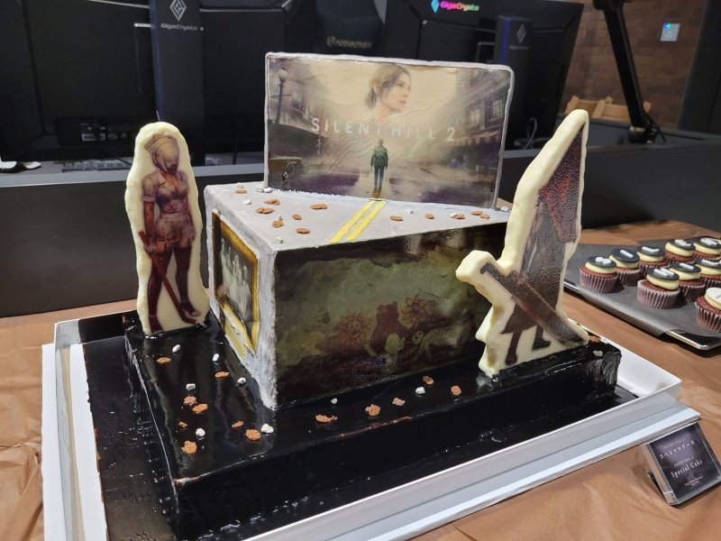 La torta a tema Silent Hill 2 presente alla festa dopo l'evento!