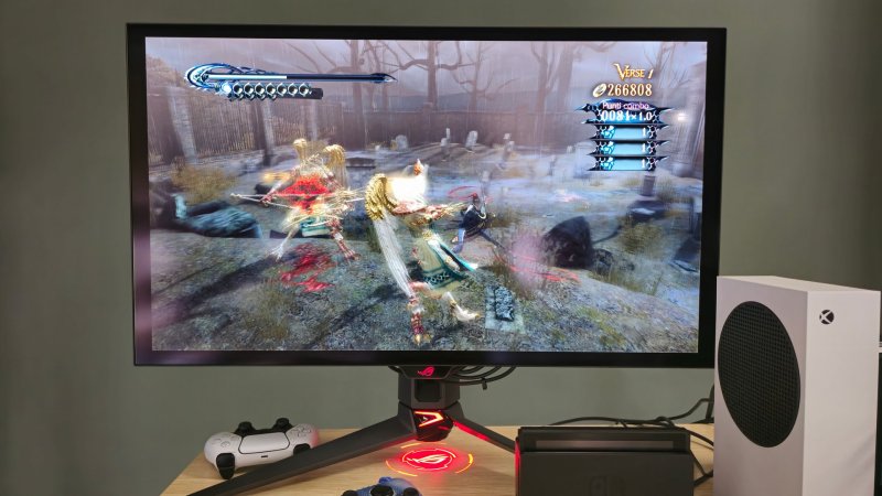 Nonostante una discreta luminosità, la luce diretta dà fastidio al pannello