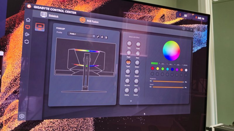 Il software GIGABYTE per PC funziona bene e permette anche di controllare l'illuminazione RGB
