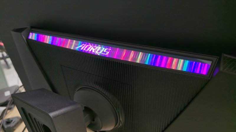 L'illuminazione RGB del GIGABYTE AORUS FO32U2P è personalizzabile da OSD e tramite l'applicazione PC
