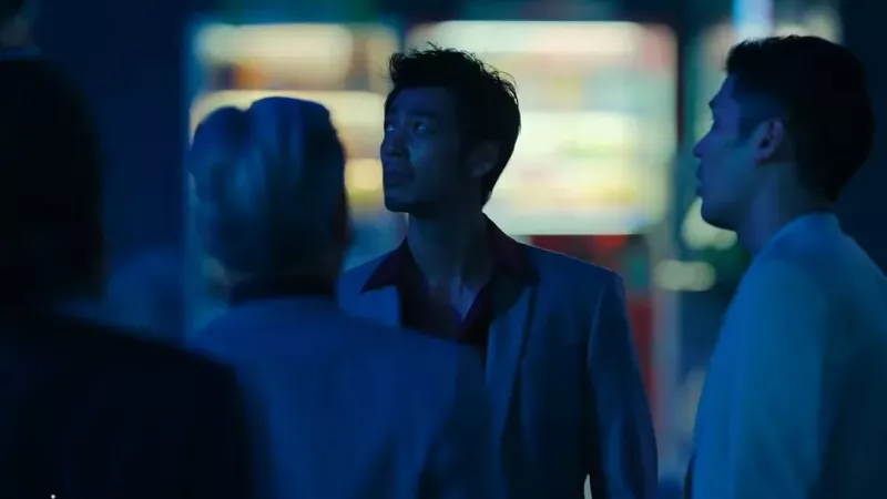 Ryoma Takeuchi nei panni di Kazuma Kiryu in Like a Dragon: Yakuza