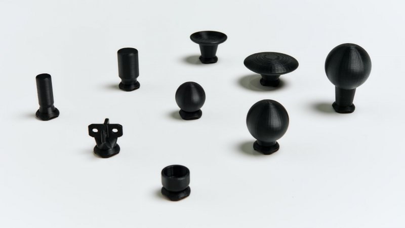 Ci sono già numerosi progetti disponibili per accessori da collegare alla levetta dell'Adaptive Joystick. Sono tutti stati calcolati in base al feedback dei giocatori con disabilità, e possono adattarsi pressoché a qualunque necessità Ci sono già numerosi progetti disponibili per accessori da collegare alla levetta dell'Adaptive Joystick. Sono tutti stati calcolati in base al feedback dei giocatori con disabilità, e possono adattarsi pressoché a qualunque necessità
