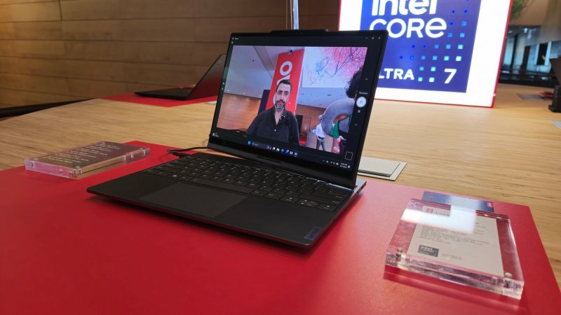Il concept di Lenovo Auto Twist AI PC, qui da noi testato insieme ad Antonio Monaco di HDBlog Il concept di Lenovo Auto Twist AI PC, qui da noi testato insieme ad Antonio Monaco di HDBlog