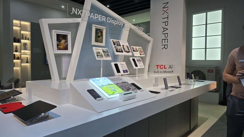 La linea NXTPAPER Mobile di TCL