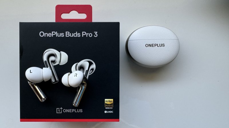 La confezione contiene 4 gommini in silicone per adattarsi meglio ad ogni orecchio La confezione contiene 4 gommini in silicone per adattarsi meglio ad ogni orecchio