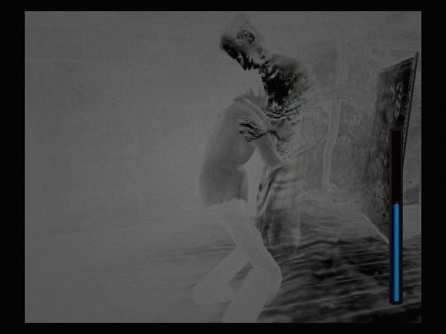 Quando i fantasmi di Project Zero ti afferrano, lo schermo applica all'immagine un effetto negativo fotografico molto inquietante