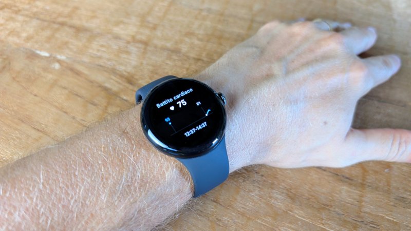 Abbiamo ricevuto in prova la versione 41 mm di Google Pixel Watch 3, ma è disponibile anche un modello da 45 mm