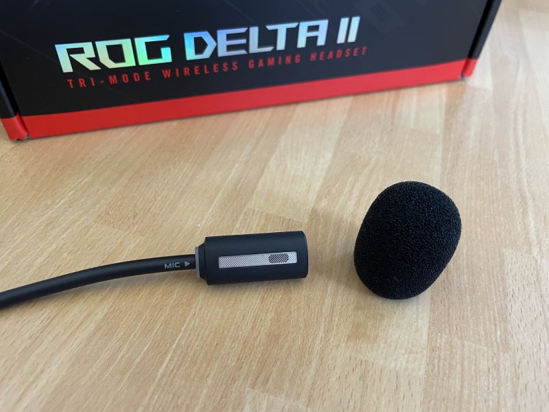 La capsula del microfono delle ASUS ROG Delta II può essere protetta da un pratico filtro anti-pop incluso nella confezione La capsula del microfono delle ASUS ROG Delta II può essere protetta da un pratico filtro anti-pop incluso nella confezione