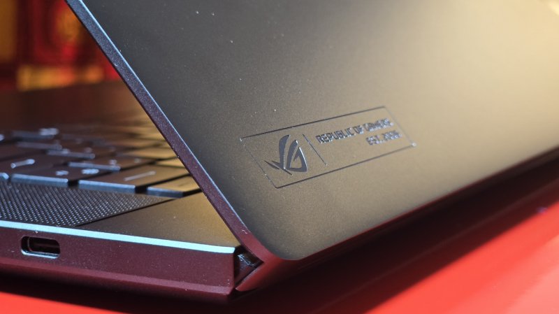 La qualità costruttiva del G16 è evidente sia nella struttura unibody che nella qualità delle cerniere