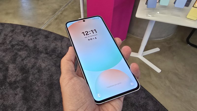 Il display da 6.7 pollici di Galaxy S24 FE