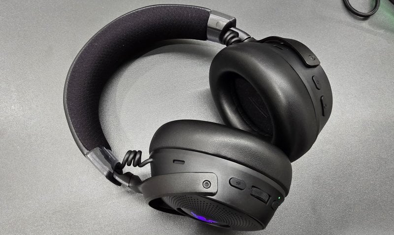 Razer Kraken V4 Pro can also be controlled from the earcups