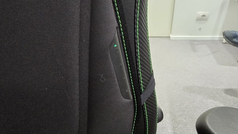 The intensity of the vibration can be controlled by the buttons equipped on the cushion