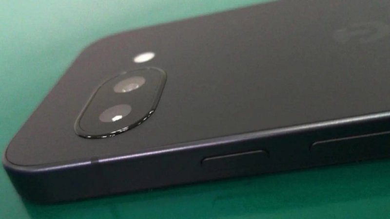 Il modulo fotocamere di Google Pixel 9a