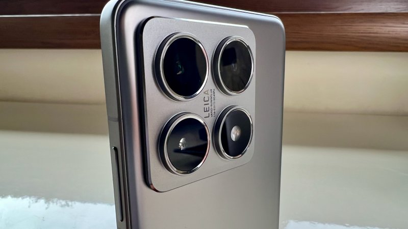 Un dettaglio del modulo fotocamere posteriore di Xiaomi 14T Pro