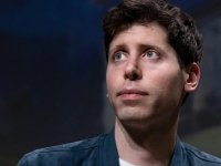 Sam Altman: “ChatGPT consuma poca energia, meno di una lampadina”