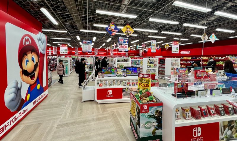 Entrando allo Yodobashi di Akihabara, il più grande del mondo, si è praticamente accolti da un negozio Nintendo