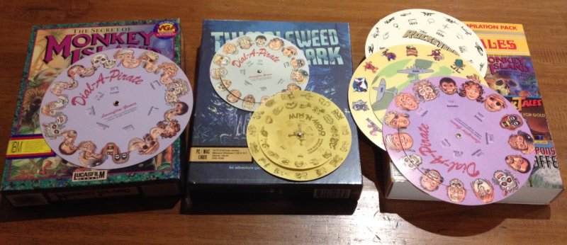 La ruota dei codici resa celebre da 'The Secret of Monkey Island' è una soluzione attuata anche da numerosi altri titoli degli anni Ottanta e Novanta La ruota dei codici resa celebre da 'The Secret of Monkey Island' è una soluzione attuata anche da numerosi altri titoli degli anni Ottanta e Novanta
