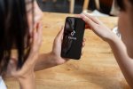 L’UE accusa TikTok di violare le regole sulla trasparenza pubblicitaria - Notizia