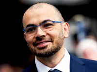Il CEO di Google DeepMind lancia l’allarme: “L’AGI sta arrivando, ma la società non è pronta”