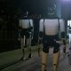 Il nuovo robot Tesla Optimus "fa di tutto": è un nuovo passo verso "l'abolizione della povertà"?