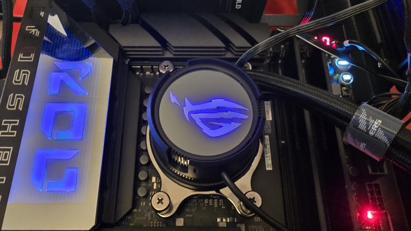 A fronte di uno dei migliori cooler a disposizione, Ryzen 9 9900X ha mantenuto temperature decisamente basse