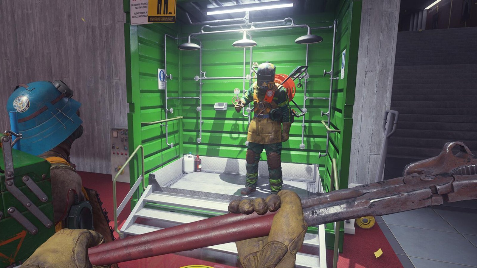 Una delle docce di decontaminazione di FBC: Firebreak