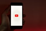 YouTube ci riprova con l'abbonamento più economico: metà prezzo, meno pubblicità, ma è di nuovo un test - Notizia