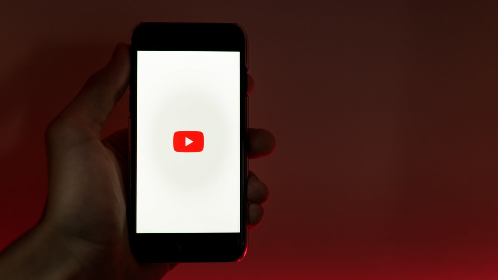 Uno smartphone con YouTube