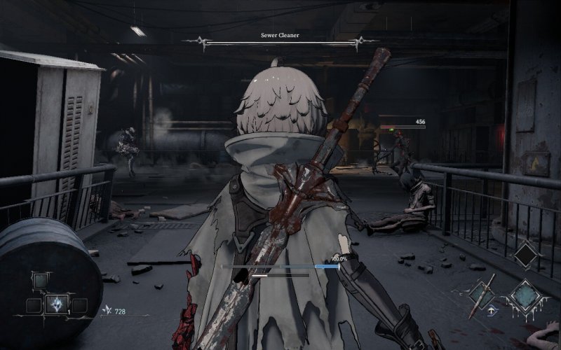 La nostra androide protagonista è inizialmente armata solo di una spada arrugginita e di una scarsa protezione La nostra androide protagonista è inizialmente armata solo di una spada arrugginita e di una scarsa protezione