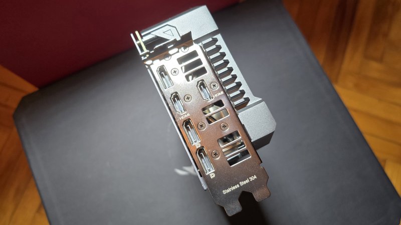 La nuova scheda grafica targata TUF mette a disposizione ben 5 uscite video