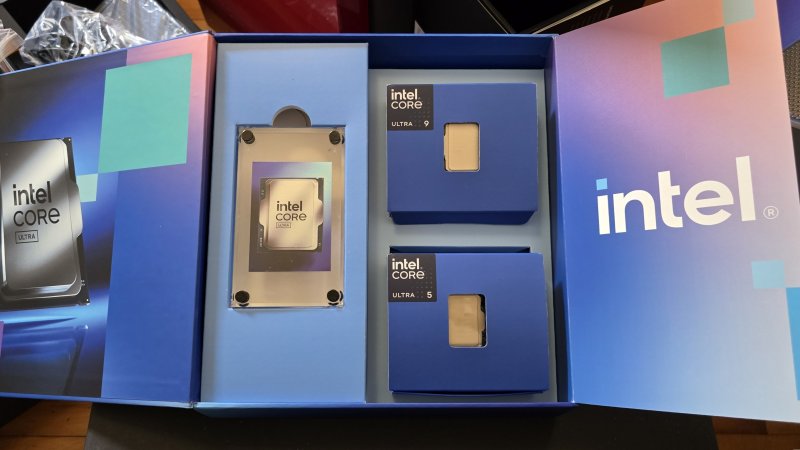 I nuovi Intel Core Ultra 200S nel press kit ufficiale I nuovi Intel Core Ultra 200S nel press kit ufficiale