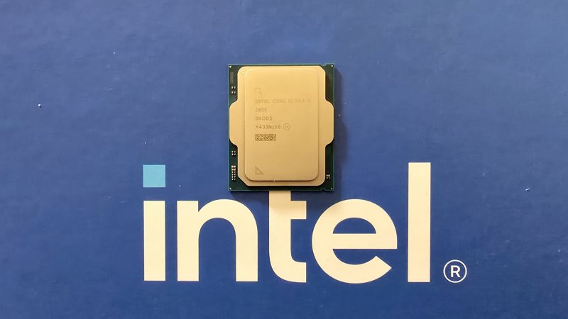 Intel Core Ultra 9 285K è equipaggiato con 24 core, 8 P-core e 16 E-core, e 24 thread Intel Core Ultra 9 285K è equipaggiato con 24 core, 8 P-core e 16 E-core, e 24 thread