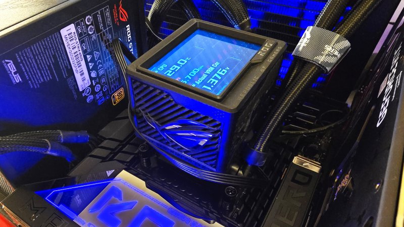 ASUS ROG Maximus Z890 Hero accompagnata dal dissipatore di ROG Ryujin III 360 ARGB Extreme ASUS ROG Maximus Z890 Hero accompagnata dal dissipatore di ROG Ryujin III 360 ARGB Extreme