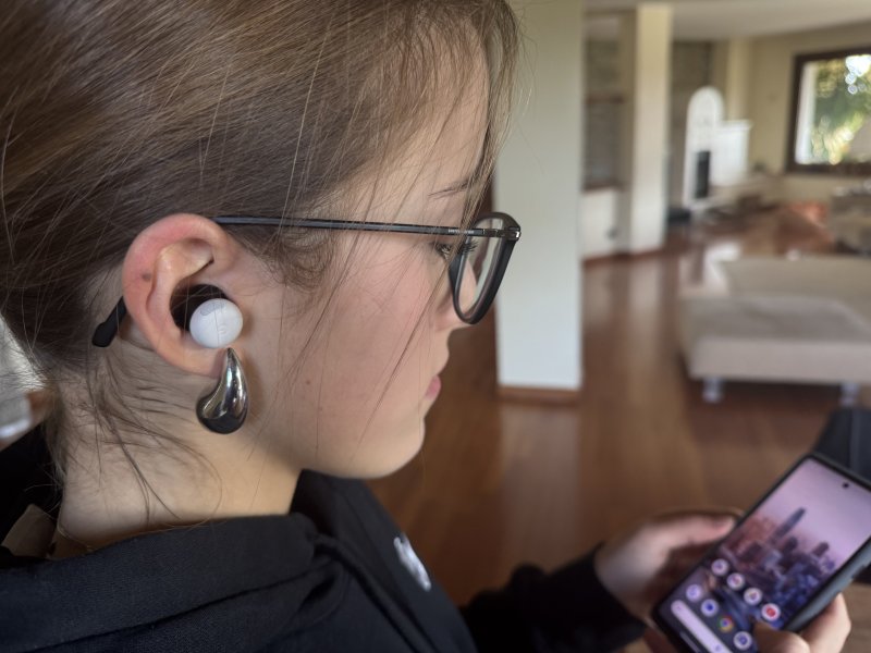 Gli auricolari sono molto comodi anche in un uso prolungato di diverse ore Gli auricolari sono molto comodi anche in un uso prolungato di diverse ore