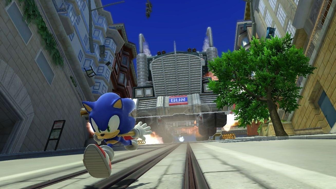 Una tipica scena del livello City Escape di Sonic Adventure 2