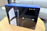 PS5 Pro si mostra nelle prime foto della confezione, vediamo anche il 'bollino' per i giochi Enhanced - Notizia