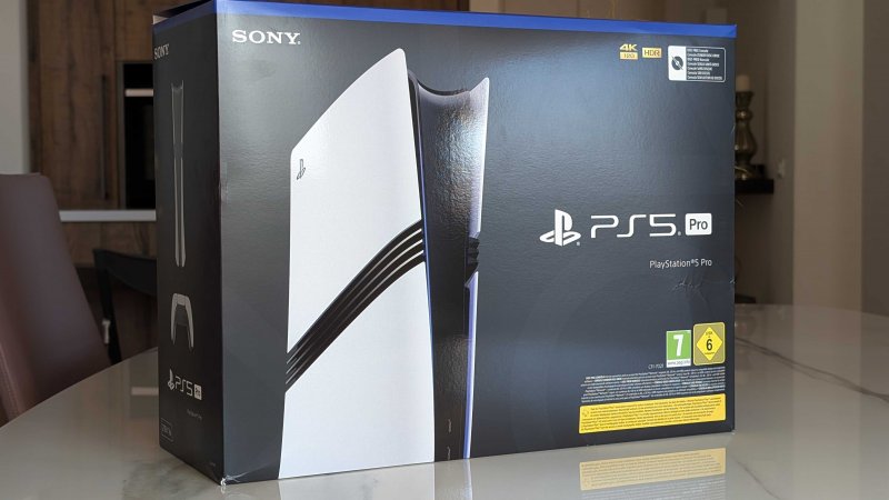 La confezione di PS5 Pro La confezione di PS5 Pro