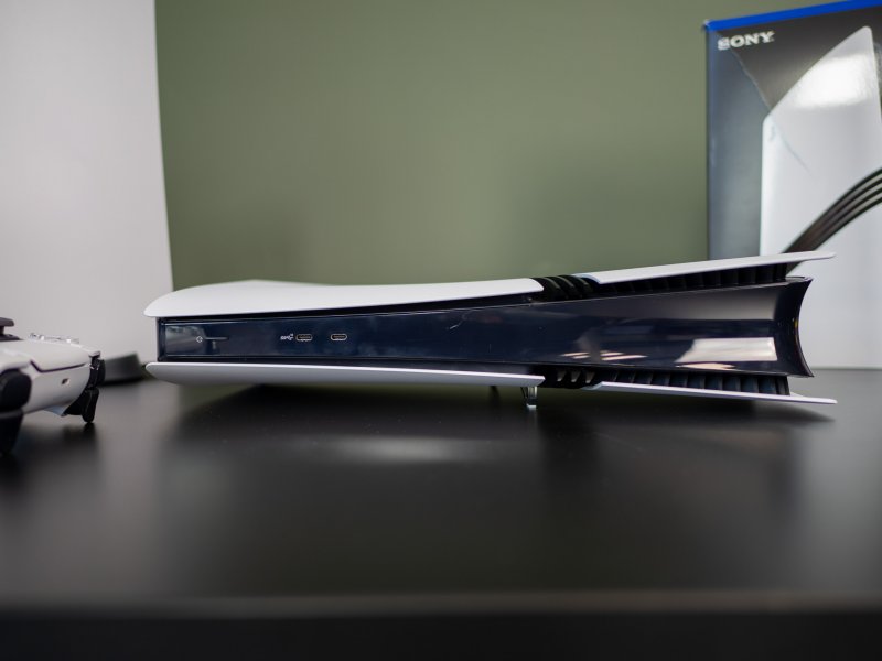 PS5 Pro posizionata in orizzontale