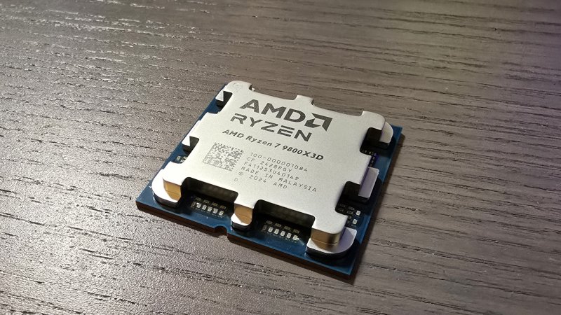 La gestione energetica di AMD Ryzen 7 9800X3D gode dei vantaggi offerti dall'architettura Zen 5 La gestione energetica di AMD Ryzen 7 9800X3D gode dei vantaggi offerti dall'architettura Zen 5