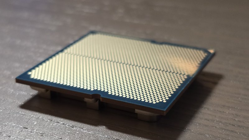 La cache 'verticale' di AMD Ryzen 7 9800X3D è posizionata al di sotto dei core La cache 'verticale' di AMD Ryzen 7 9800X3D è posizionata al di sotto dei core