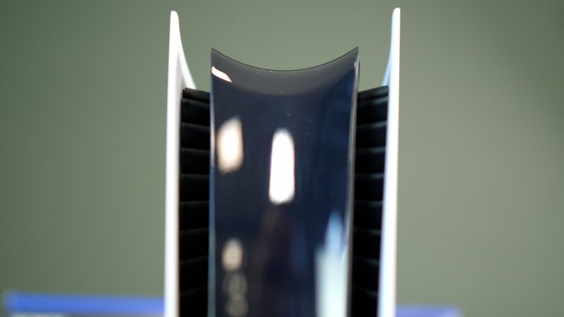 Un dettaglio della parte frontale di PS5 Pro