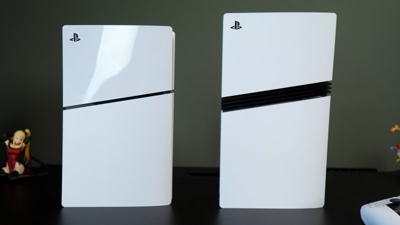 PS5 Pro a confronto con PS5 Slim