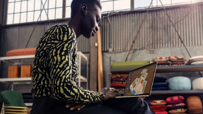 Il MacBook Air M3 usato da un utente