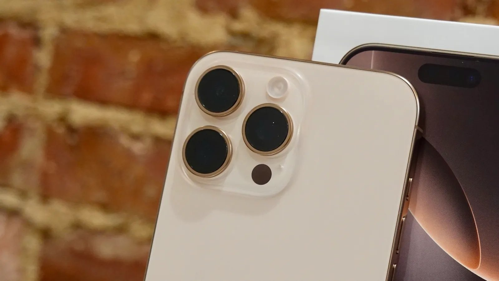 iPhone 16