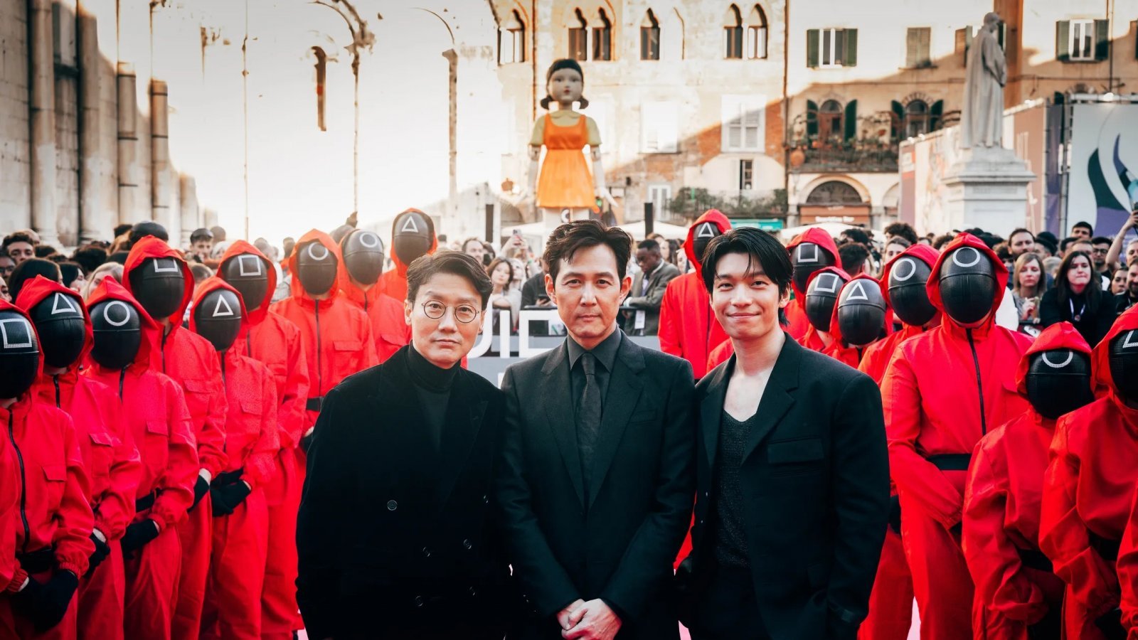 Lee Jung-jae, Wi Ha-jun e il creatore e regista di Quid Game, Hwang Dong-hyuk,