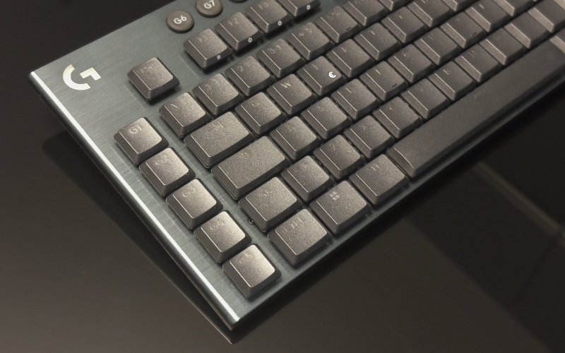 La Logitech G915 X Lightspeed con l'illuminazione spenta La Logitech G915 X Lightspeed con l'illuminazione spenta