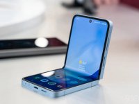 Samsung continua a dominare il mercato dei display pieghevoli: spedizioni record, in attesa di iPhone Foldable