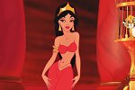 Il cosplay di Jasmine in versione rossa da Aladdin realizzato da dharowakachan ci porta ad Agrabah - Notizia