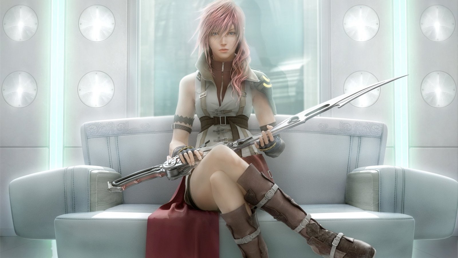 Lightning da Final Fantasy 13 seduta su un divano bianco con una spada in mano